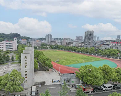 龙山县第一职业中学校园环境